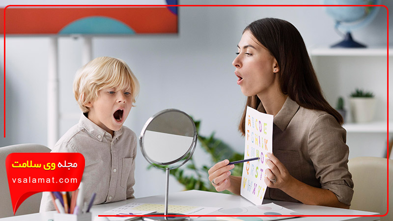 تقویت مهارت تقلید کردن در کودکان می‌تواند سرعت حرف زدن آن‌ها افزایش دهد.