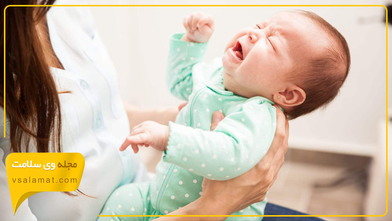 رفلاکس معده در نوزادان با استفراغ و گریه مکرر همراه است.